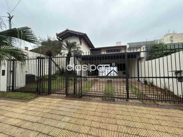 Los laureles: Bella residencia, 3 suites, escritorio, jardín, piscina, 9.450.000 usd — foto 2