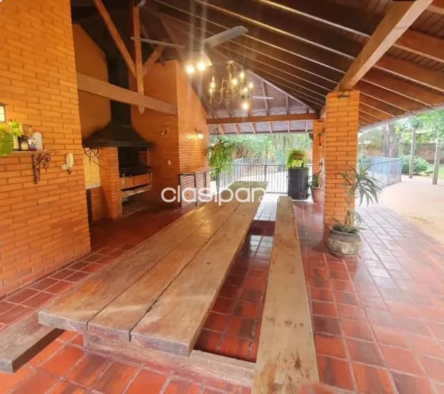 amplia residencia Barrio Mcal. Estigarribia — foto 4