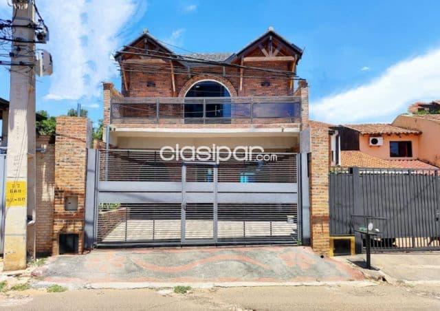 Amplio duplex a estrenar de 3 dormitorios y piscina en Fernando de la Mora zona nort