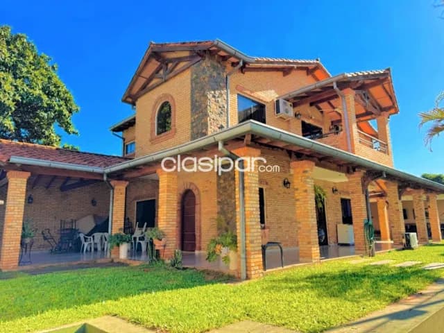 Imponente y amplia residencia de 5 dormitorios y piscina en Villa Elisa, foto 2