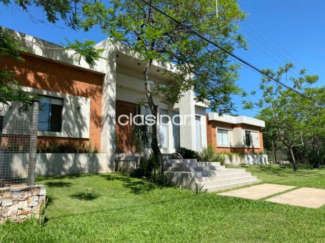 Residencia de lujo en surubii
