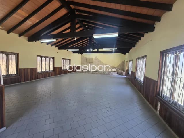 Construcción Amplia en Zona Céntrica de Ypacarai, foto 5
