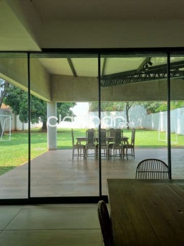 Bo. San cristóbal. Prox. Wtc: Elegante residencia, 3 dormit, amplios ambientes, 1.000 m2