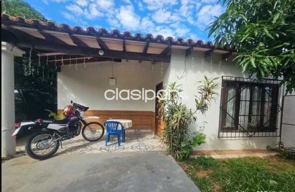 Casa en Mariano Roque Alonso zona b° rosa mística