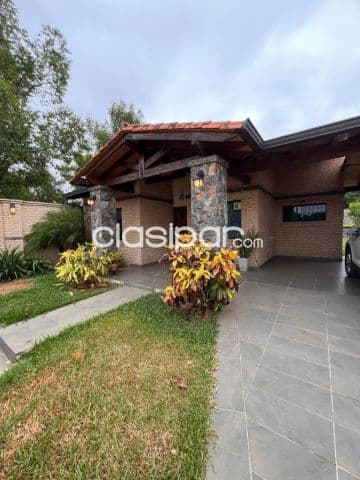 Amplia residencia 2 dormitorios en limpio