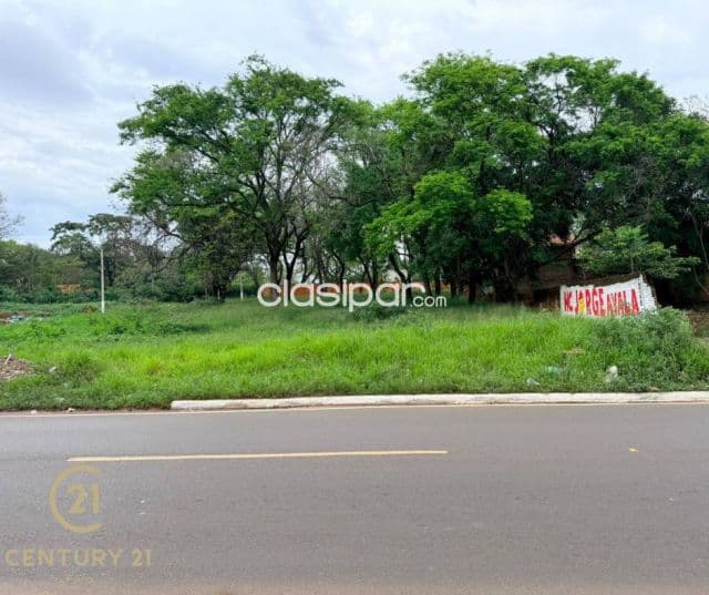 Terreno con excelente ubicación sobre av. Laguna grande. Zona shopping Pinedo