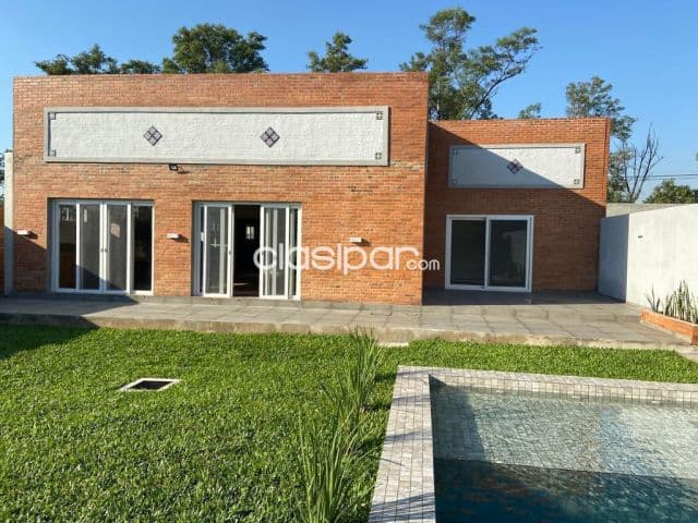 hermosa casa de 3 dormitorios en suite en Surubii COD AV0725