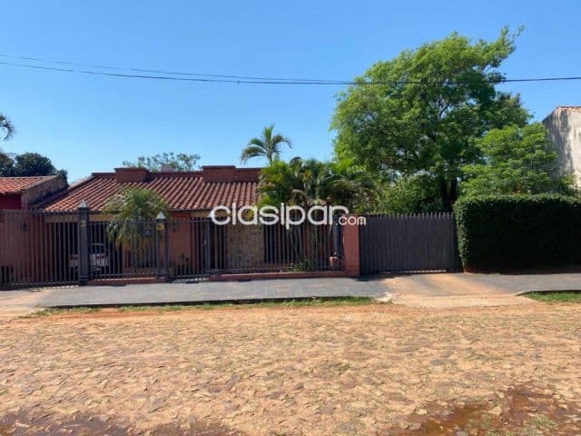 Casa en Luque villa adela zona conmebol cod 5947