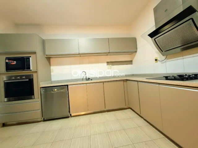 departamento amplio en el edificio Radio Parque: 4 habitaciones y 3 baños — foto 4