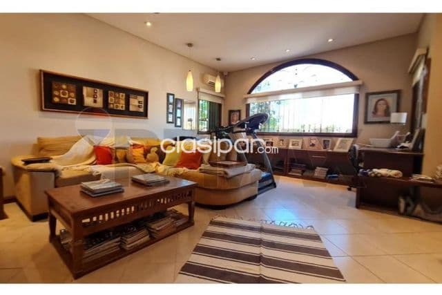 Casa premiun en Fernando de la Mora zona norte
