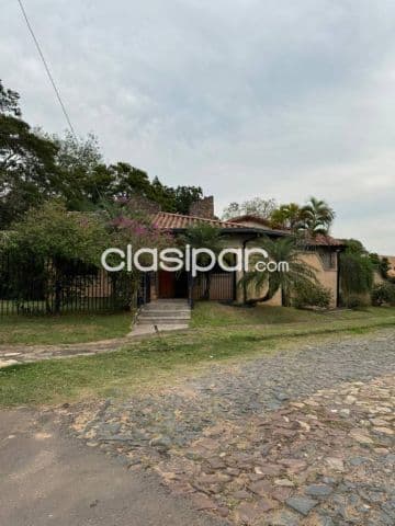 Amplia residencia lujosa 3 dormitorios en barrio kennedy lambare