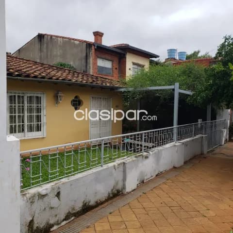 Terreno en venta en Ykua Sati con vivienda a remodelar o demoler, foto 4