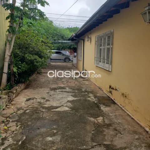 Terreno en venta en Ykua Sati con vivienda a remodelar o demoler, foto 5