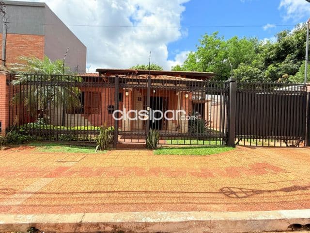 SE VENDE CASA en Fernando de la Mora - Zona Norte