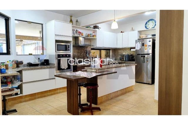 Casa 2 plantas c/piscina y 1 dpto.independiente-terreno 1260m2-lambare-mbachio II