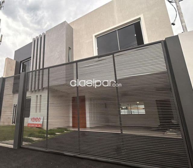 Mburucuyá, prox. Shop. Del sol, a estrenar: 470 m2, residencia premium, 5 suites, jardín