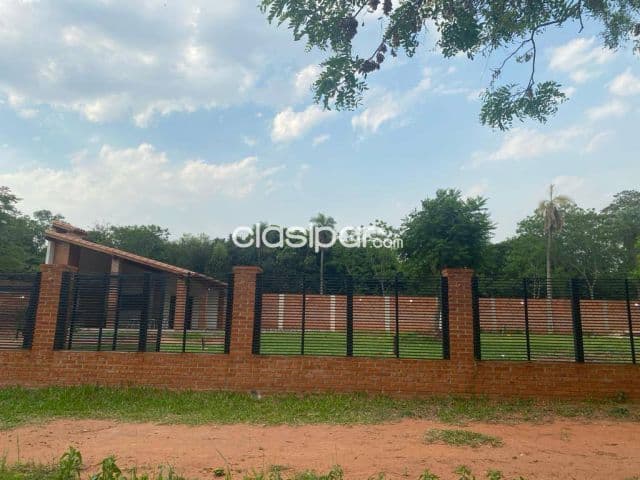 Casa Quinta con piscina en terreno de 1121 mts2 en Capiata zona Pechugon Ruta 1