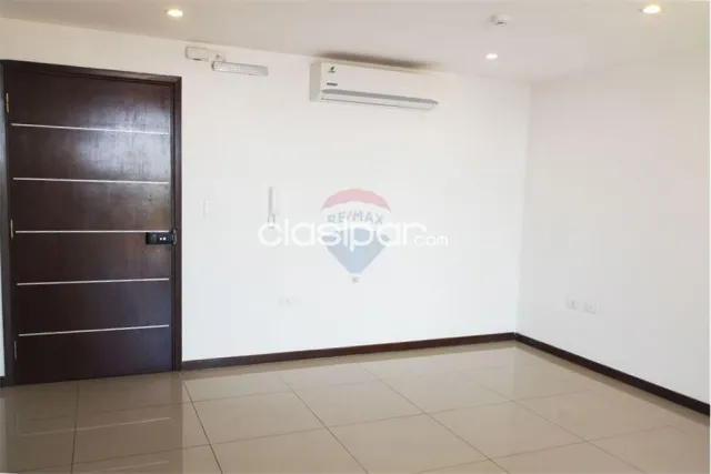 E. Robelini: Moderno departamento con cochera, foto 3
