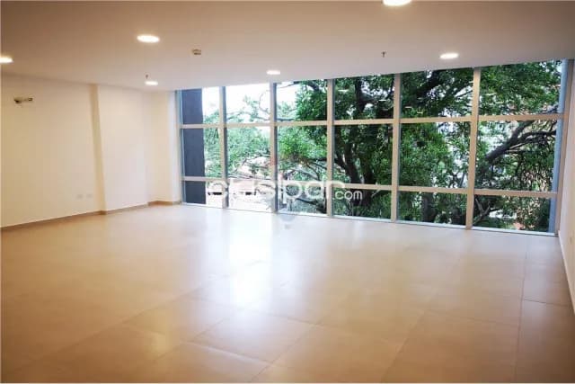 Oficina en imponente edificio, ideal para invertir — foto 2