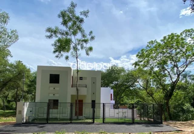 Casa Pareada de 3 dormitorios en Barrio Cerrado de Luque zona Palacio de Justicia, foto 2