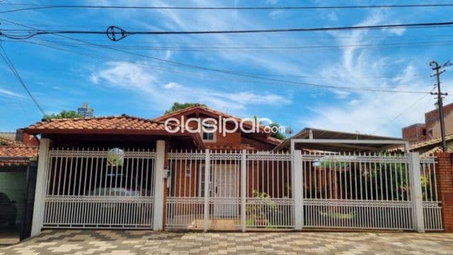 Amplia residencia 3 dormitorios en barrio mburucuya asuncion
