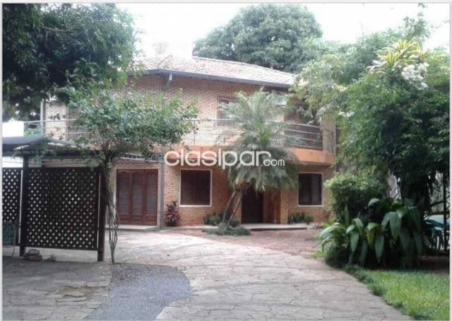 Terreno con 2 casas en condominio asuncion