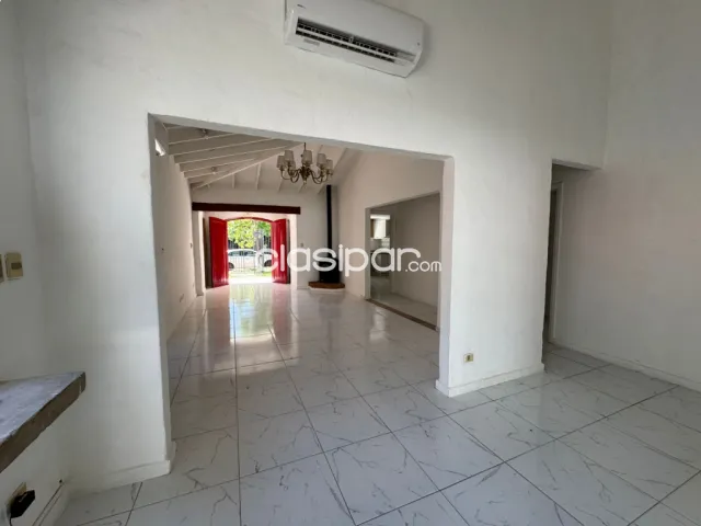 Casa 3 Habitaciones, escritorio y piscina Los Laureles — foto 3