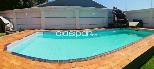 Casa de 3 Pisos con Piscina en Ciudad del Este-Py