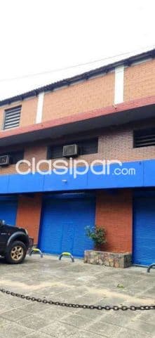 Salones comerciales con depósito