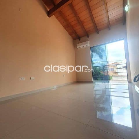 muy Amplio Duplex de 3 dormitorios en barrio Loma Merlo de Luque