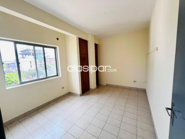 Departamento en pleno centro de Encarnación: 2 habitaciones y 1 baño, foto 3