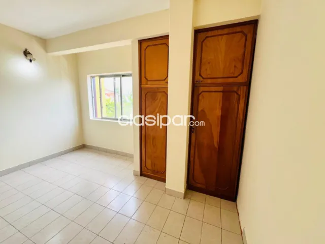 Departamento en pleno centro de Encarnación: 2 habitaciones y 1 baño, foto 4