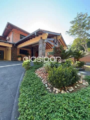 Casa de 4 dormitorios en Barrio Felicidad de Lambare con piscina Y TOTALMENTE AMOBLA, foto 2