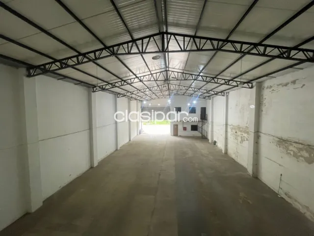Luque, prox. Centro: 434m2 + oficinas, ubicación y conexiones en puerta, 8.000.000 gs — foto 5