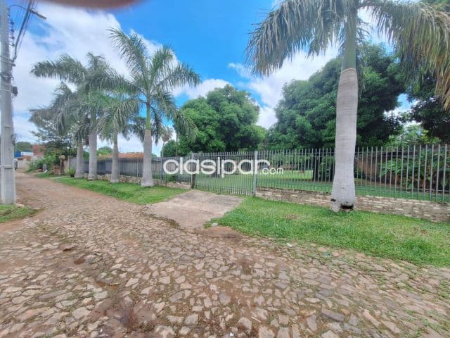 Terreno amurallado de 2255 m2 en Luque laurelty