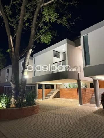 En venta hermoso duplex en condominio en Luque — foto 2
