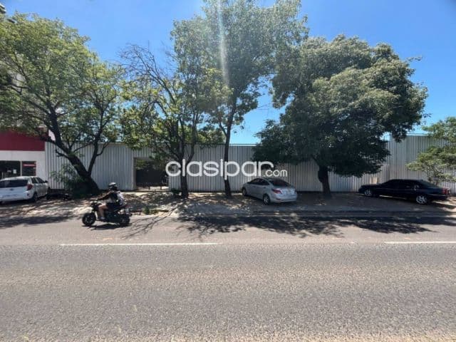 Propiedad comercial con salida a dos calles ytay