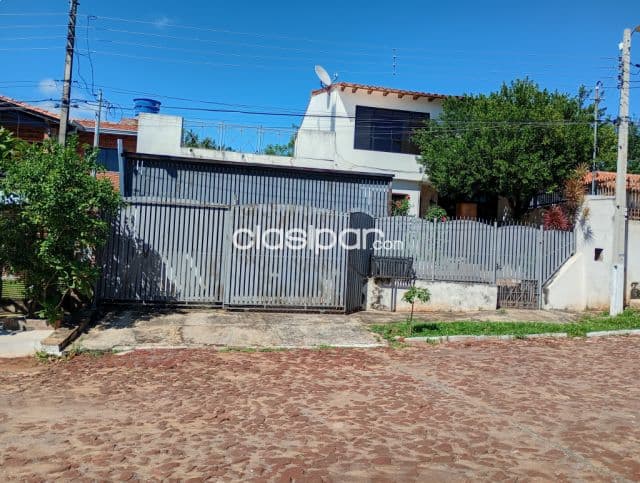 Villa Elisa-- bo. Rosedal, hermosa casa a 200 metros de la avda. Defensores del chaco — foto 1