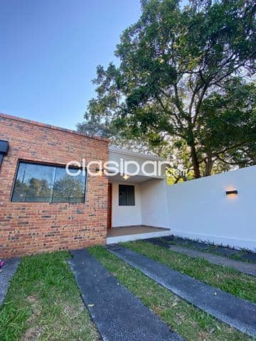 Hermosa casa pareada en barrio Loma Merlo - Luque Próximo a Rakiura