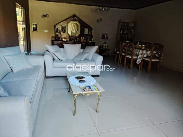 Casa en el centro de San Lorenzo con fachada colonial
