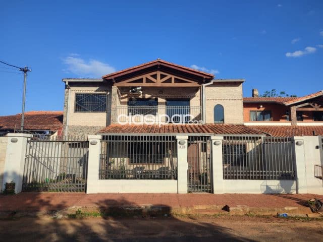 En alquiler casa en cuarto barrio - Luque