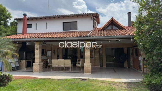 En venta casa de 3 dormitorios en Recoleta Asunción