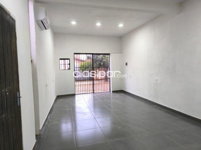 Salon comercial- barrio san miguel, foto 1