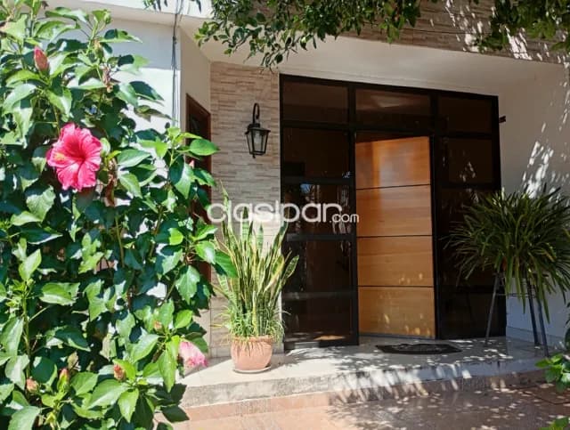 Villa Elisa-- bo. Rosedal, hermosa casa a 200 metros de la avda. Defensores del chaco — foto 3