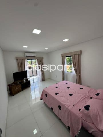 ¡Vendo lujosa residencia en esquina en Lambaré, Barrio San Isidro! COD 6035