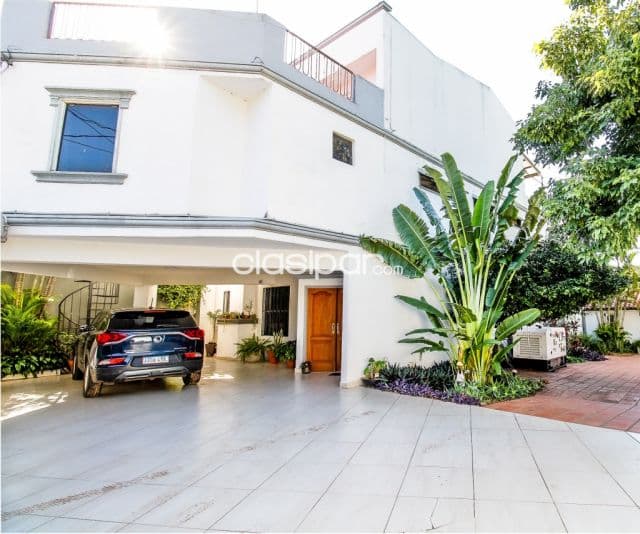 En venta residencia en Barrio Vista Alegre - Asunción