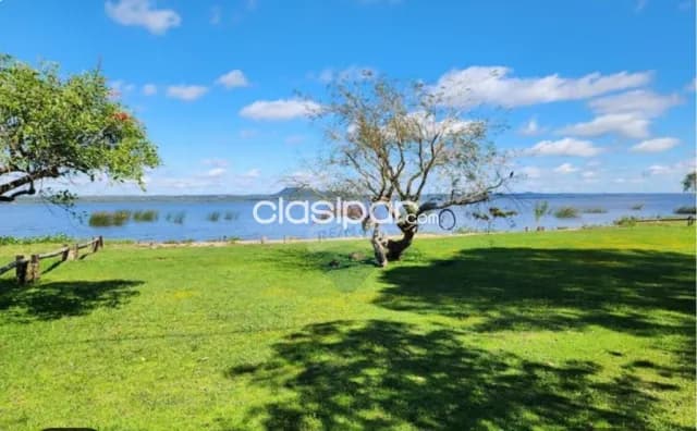 Amplia casa s/lago ypacaraí c/playa propia sadi 2-San Bernardino terreno 3.545 m2 — foto 5