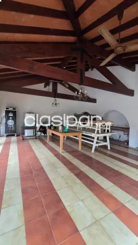 Residencia con salida a tres calles en venta en Los Laureles — foto 2