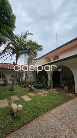 Residencia con salida a tres calles en venta en Los Laureles — foto 3