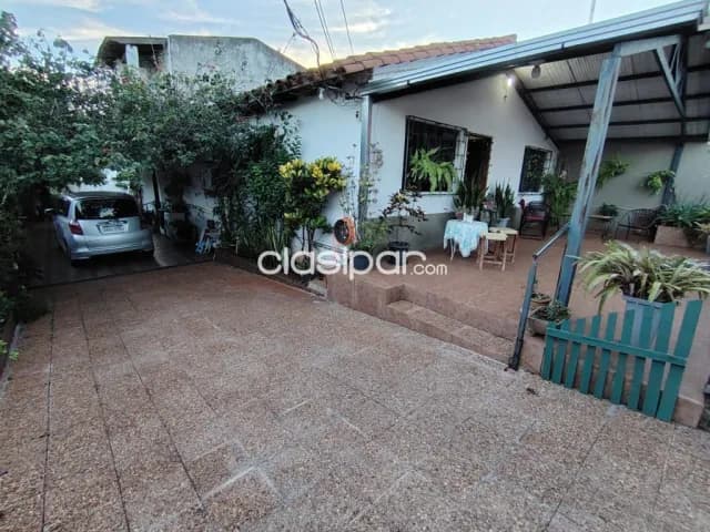 Casa en el barrio ipvu, zona canal 7 de Encarnación: 3 habitaciones y 4 baños, foto 3